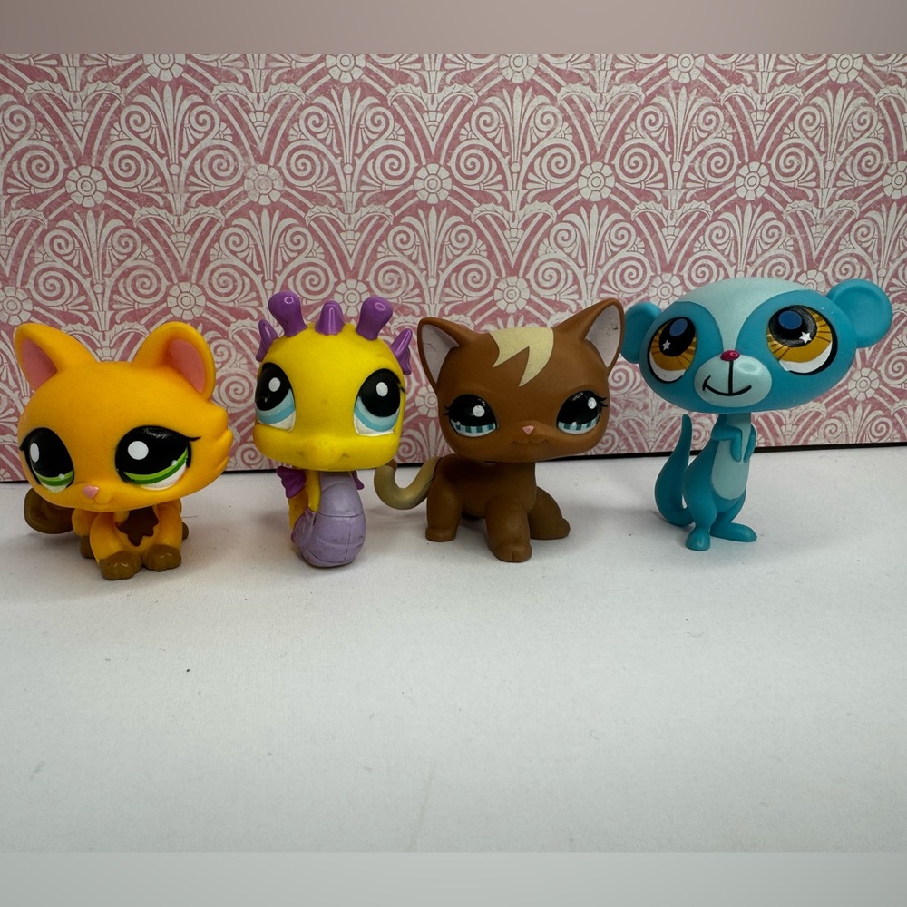 Littlest pet shop lot of 4